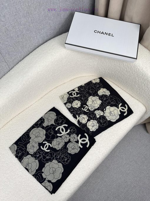C's black and white Chanel super classic camellias are highly recommended for their excellenyoggu7f7 - Image 12