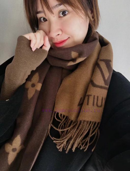 Star Huo Siyan and Li Xiaolu's caramel colored Louis Vuitton high-end rabbit fur scarf shawl6eo9ft4m - Image 6