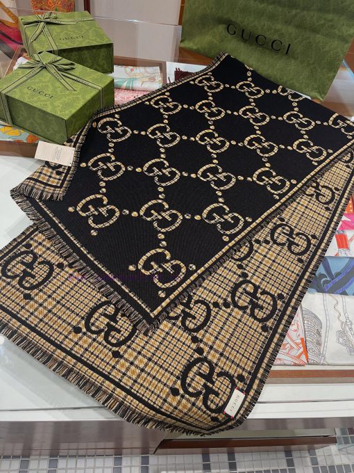 Gucci's new autumn and winter collection features GG fashionable retro double-sided wool scaoor4tnv6 - Image 3