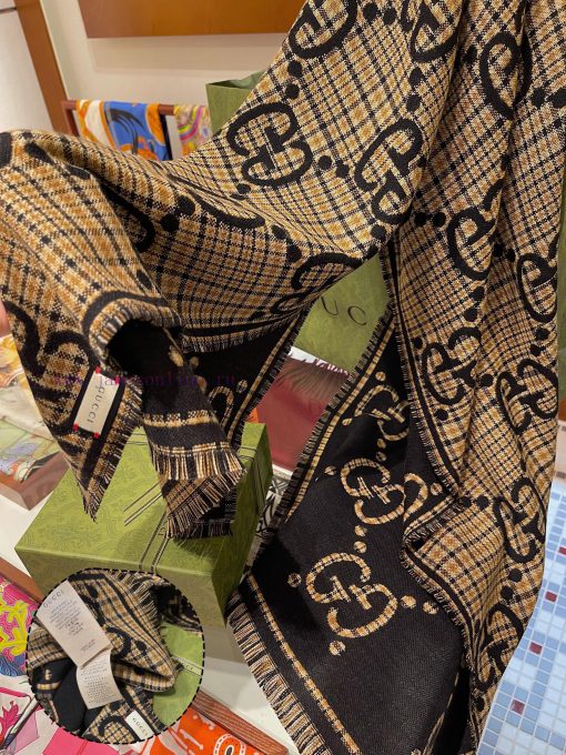 Gucci's new autumn and winter collection features GG fashionable retro double-sided wool scaoor4tnv6 - Image 5