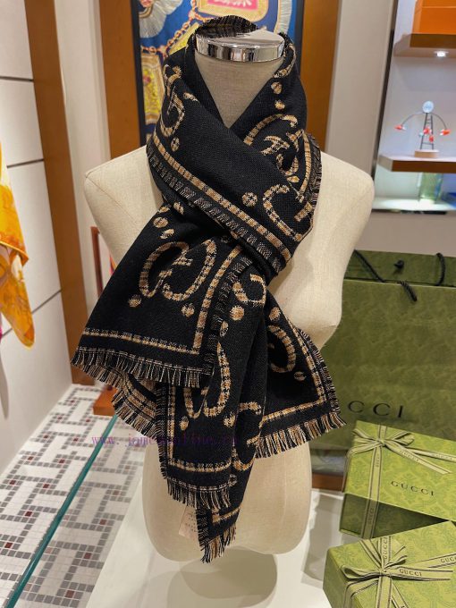 Gucci's new autumn and winter collection features GG fashionable retro double-sided wool scaoor4tnv6 - Image 7
