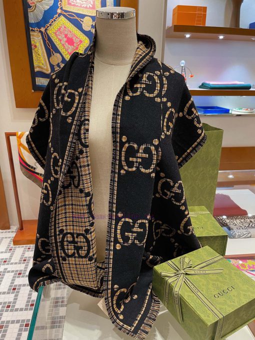 Gucci's new autumn and winter collection features GG fashionable retro double-sided wool scaoor4tnv6 - Image 9