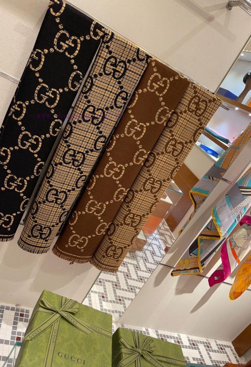 Gucci's new autumn and winter collection features GG fashionable retro double-sided wool scaoor4tnv6 - Image 10