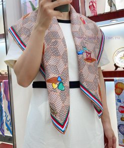 This LV reinterprets the classic Damier pattern of the brand, making the creative sparks of 2760gpds
