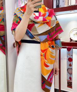 The new HERMES looks great and is highly recommended for the Grand Parade 140 cashmere squarnavphb3z