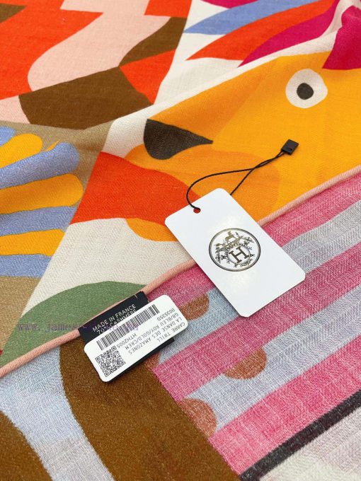 The new HERMES looks great and is highly recommended for the Grand Parade 140 cashmere squarnavphb3z - Image 10