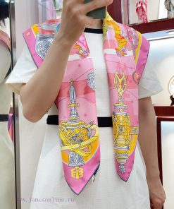 HERMES's new silk scarf looks great and is recommended by the Star Chorus 90. It features to7dawd0uf