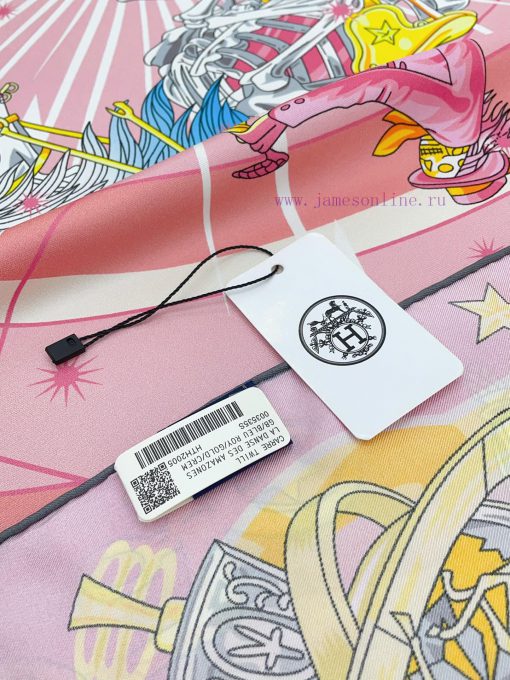 HERMES's new silk scarf looks great and is recommended by the Star Chorus 90. It features to7dawd0uf - Image 7