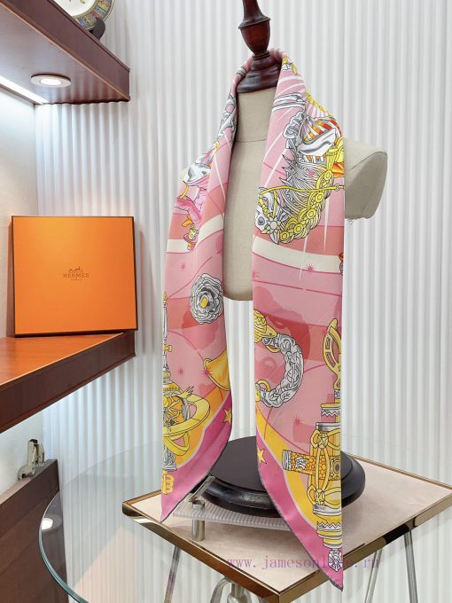HERMES's new silk scarf looks great and is recommended by the Star Chorus 90. It features to7dawd0uf - Image 8