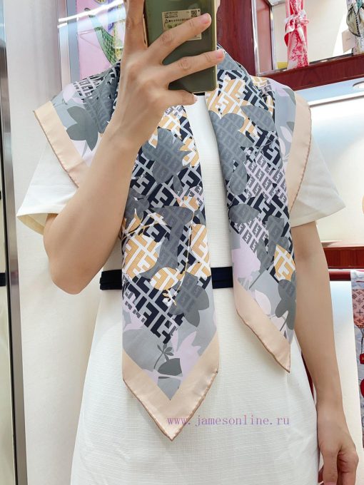 Fendi's latest flagship F-color letter 90 silk small square scarf is a perfect match for botvampz2a6