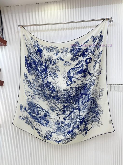 Dior's latest flagship product, the D animal model, is a 140 square scarf that is very easy afqnqr6w - Image 4