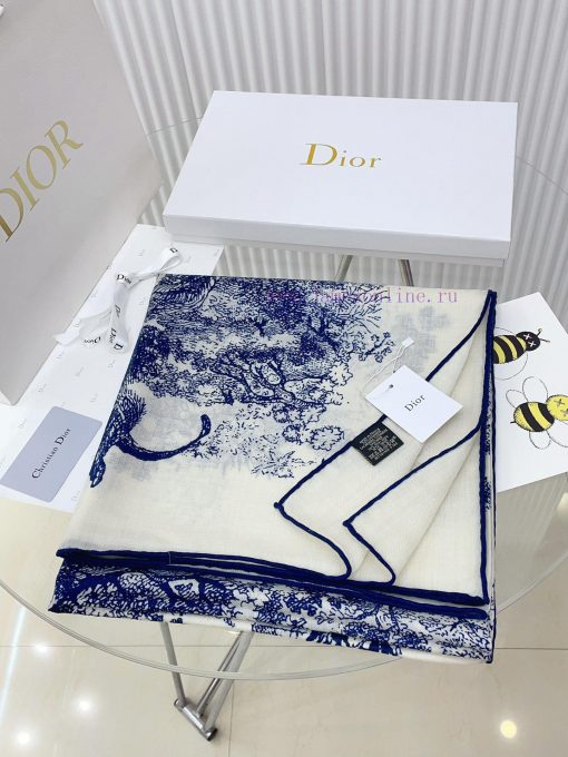 Dior's latest flagship product, the D animal model, is a 140 square scarf that is very easy afqnqr6w - Image 5