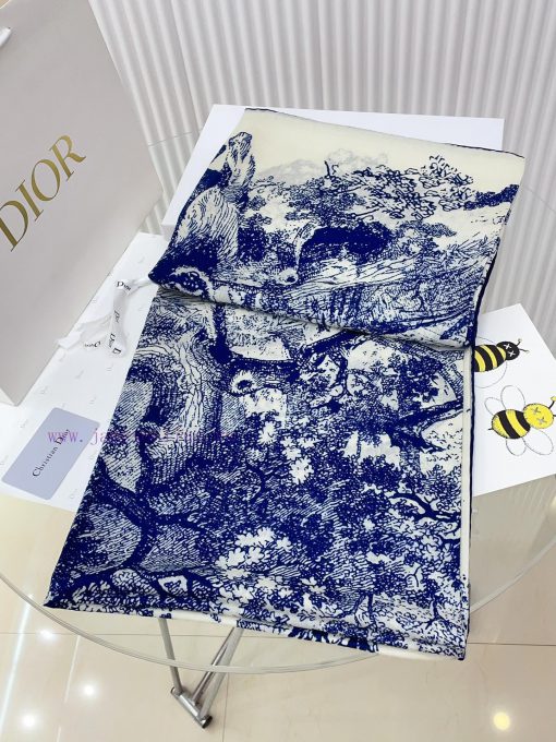 Dior's latest flagship product, the D animal model, is a 140 square scarf that is very easy afqnqr6w - Image 6