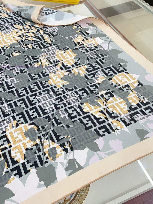 Fendi's latest flagship F-color letter 90 silk small square scarf is a perfect match for botvampz2a6 - Image 7