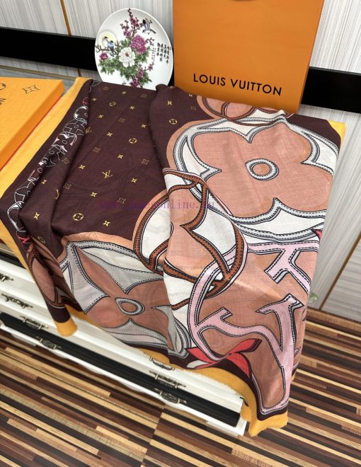 The new L v 2024 sincerely likes the actual product and the beautiful shawl with printing. Tilobu0lq - Image 7