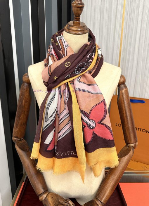 The new L v 2024 sincerely likes the actual product and the beautiful shawl with printing. Tilobu0lq - Image 9