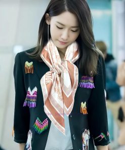 This Sauvage printed square scarf from Shangxin Di Jia pays tribute to the iconic pattern inuit5zdwl