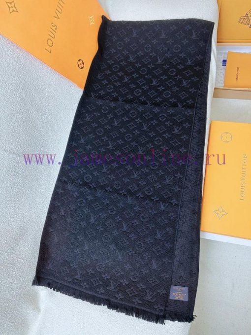 LVONOGRAM CLASS has launched the iconic Mono woven pattern scarf, which is of very, very goondl94s5j - Image 5