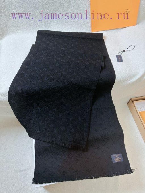LVONOGRAM CLASS has launched the iconic Mono woven pattern scarf, which is of very, very goondl94s5j - Image 6