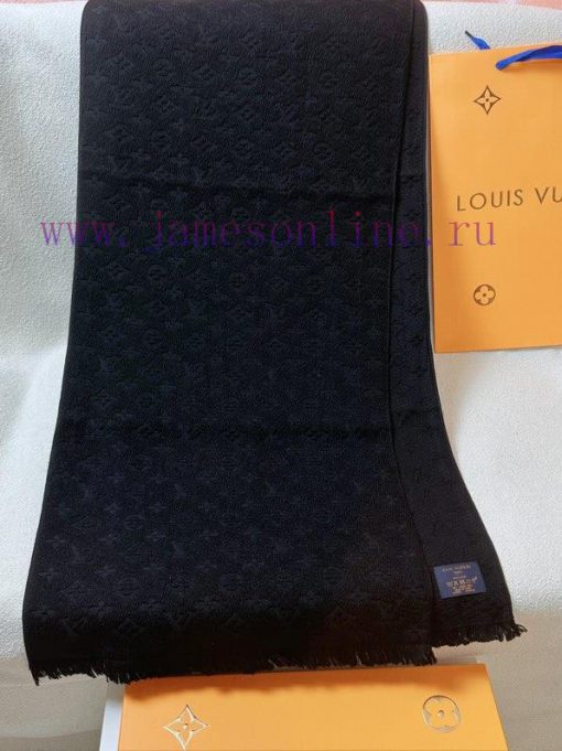 LVONOGRAM CLASS has launched the iconic Mono woven pattern scarf, which is of very, very goondl94s5j - Image 7