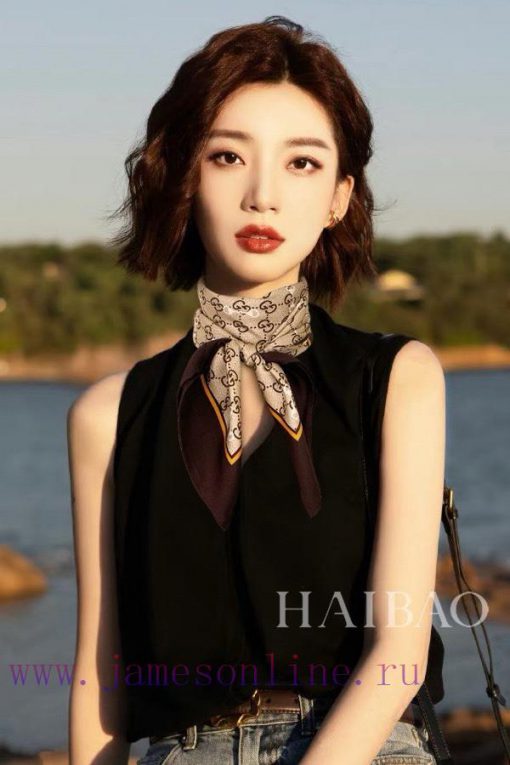 The newly launched G family GG horseneck buckle silk square scarf is a 90 inch double-sided 11055pck