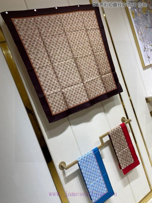 The newly launched G family GG horseneck buckle silk square scarf is a 90 inch double-sided 11055pck - Image 4