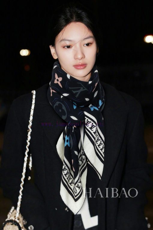 Sincere praise for the Lvjia L tile style plaid 140 cashmere square scarf. The Graphic Tile 603z24xw