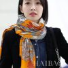 The new Herm è s cashmere fringe square scarf, with a rare and exquisite edge, is recommendeq6gc5fhv