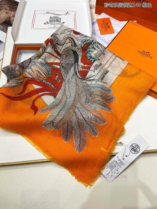 The new Herm è s cashmere fringe square scarf, with a rare and exquisite edge, is recommendeq6gc5fhv - Image 5