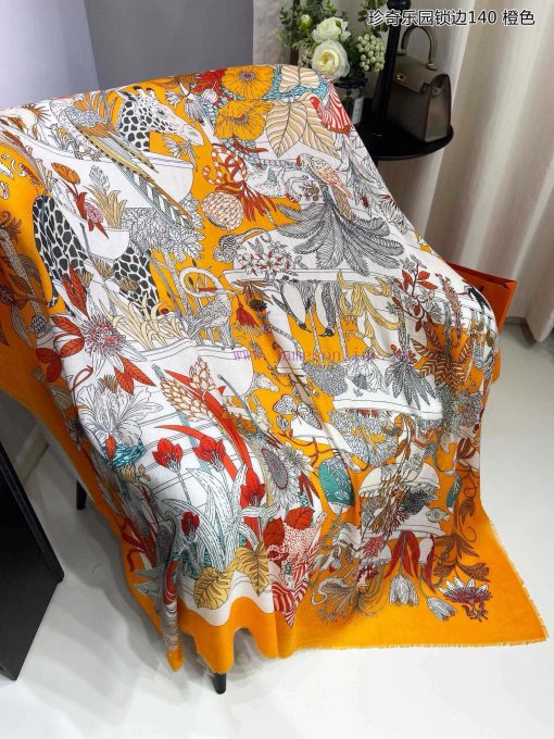 The new Herm è s cashmere fringe square scarf, with a rare and exquisite edge, is recommendeq6gc5fhv - Image 8