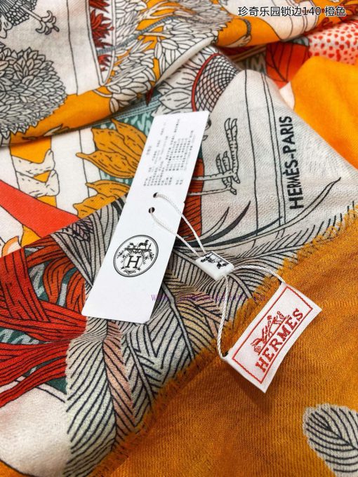 The new Herm è s cashmere fringe square scarf, with a rare and exquisite edge, is recommendeq6gc5fhv - Image 10