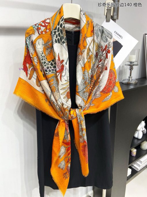 The new Herm è s cashmere fringe square scarf, with a rare and exquisite edge, is recommendeq6gc5fhv - Image 11