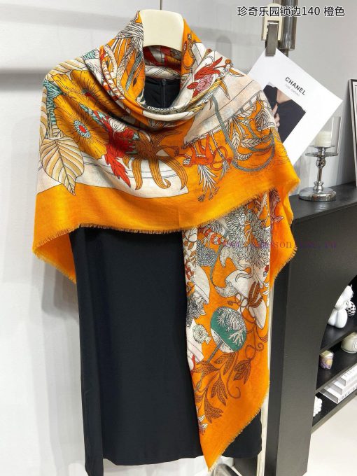 The new Herm è s cashmere fringe square scarf, with a rare and exquisite edge, is recommendeq6gc5fhv - Image 12