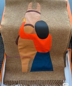 Hermes Horse Embrace Series Scarf is made of 100% pure cashmere and real silk, with leather dd6z86a3