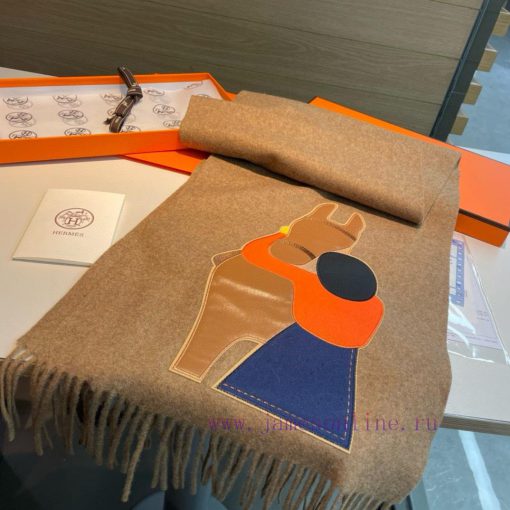 Hermes Horse Embrace Series Scarf is made of 100% pure cashmere and real silk, with leather dd6z86a3 - Image 5