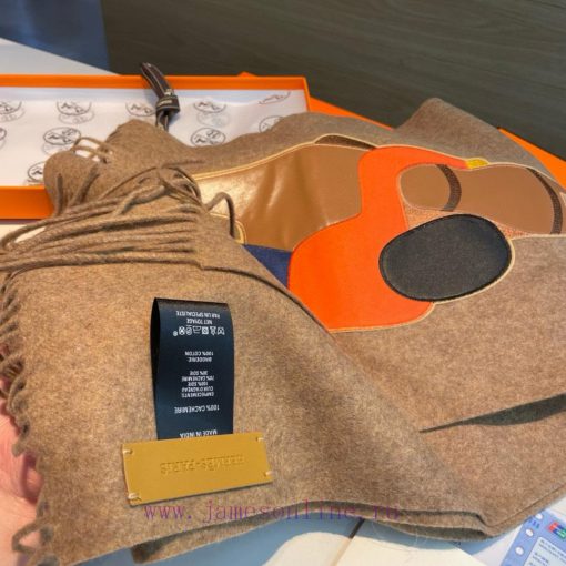 Hermes Horse Embrace Series Scarf is made of 100% pure cashmere and real silk, with leather dd6z86a3 - Image 6