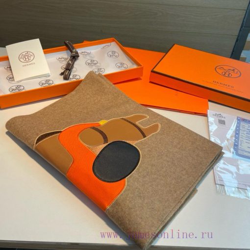 Hermes Horse Embrace Series Scarf is made of 100% pure cashmere and real silk, with leather dd6z86a3 - Image 10