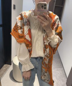 Original Love/Mars 140cm Velvet Square Scarf Wonderland, depicting a blend of Chinese and Wetj8psrre
