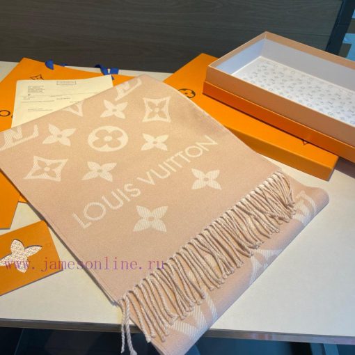 This year's hottest pink and white scarf is the LV Essential scarf, which focuses on big elei438wwim - Image 4