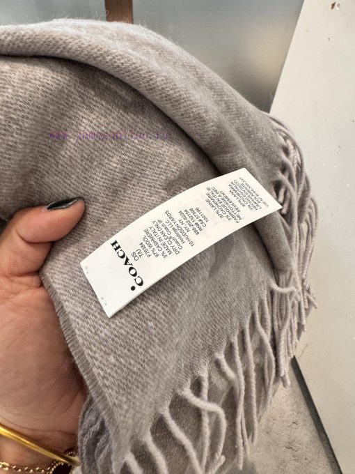 The new color of the new Coach 2024 model, the three color shawl, looks great not only in te6gnab8qg - Image 5