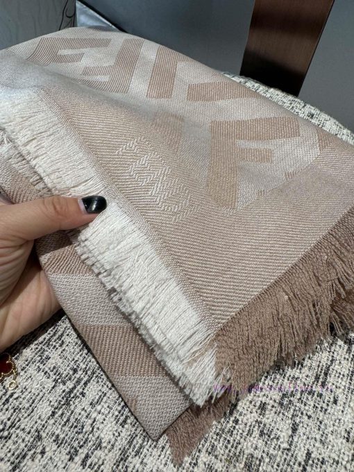 𝐅𝐞𝐧𝐝𝐢 FF letter jacquard shawl𝐒𝐢𝐳𝐞𝟏𝟒𝟎𝐱𝟏𝟒𝟎𝐜𝐦 Double F-Jacquard Square Towel, a new product widvfswymy - Image 5