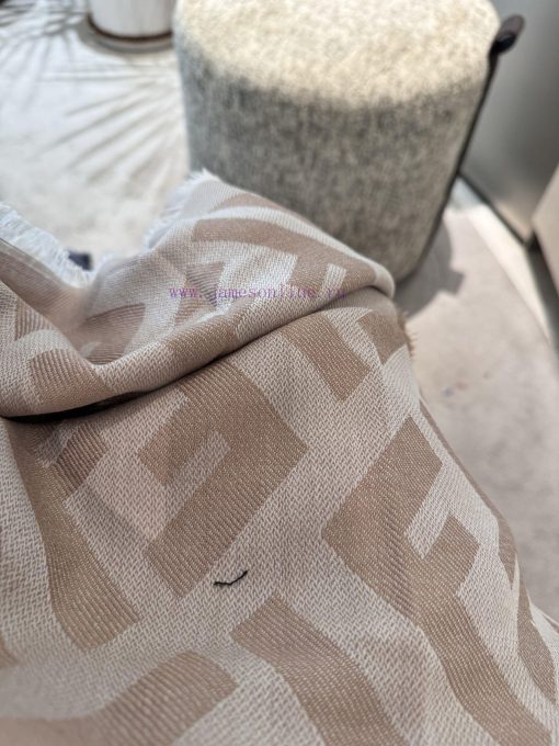 𝐅𝐞𝐧𝐝𝐢 FF letter jacquard shawl𝐒𝐢𝐳𝐞𝟏𝟒𝟎𝐱𝟏𝟒𝟎𝐜𝐦 Double F-Jacquard Square Towel, a new product widvfswymy - Image 11