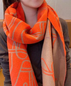 Hermes Casaque Entrelacs Equestres Scarf ️ This cashmere scarf features delicate contrastinggd4bye8z