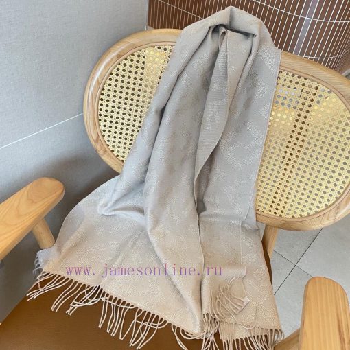 FENDI's new double F tassel cashmere long scarf features extremely comfortable low saturatiorl6cuxsv - Image 8