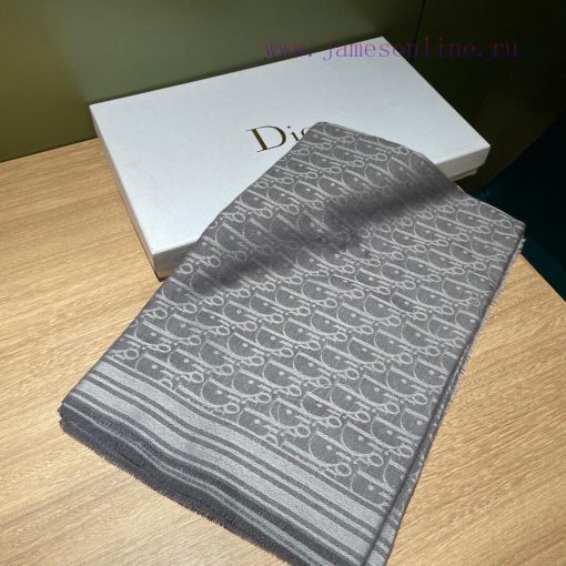 No one wants to buy Dior's latest Oblique double-sided jacquard scarf for free. To meet all c38hbmr2