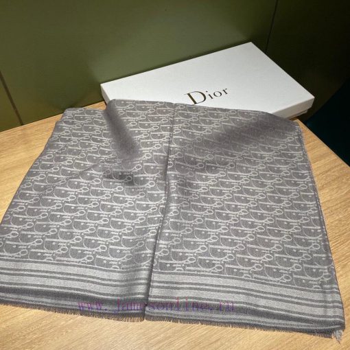 No one wants to buy Dior's latest Oblique double-sided jacquard scarf for free. To meet all c38hbmr2 - Image 3