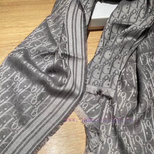 No one wants to buy Dior's latest Oblique double-sided jacquard scarf for free. To meet all c38hbmr2 - Image 8