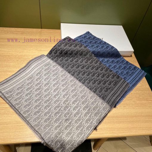 No one wants to buy Dior's latest Oblique double-sided jacquard scarf for free. To meet all c38hbmr2 - Image 10