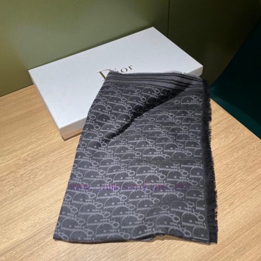 There is no competitor to buy Dior's latest Oblique double-sided jacquard scarf free of commnjhfg07f - Image 2