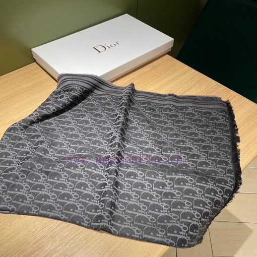There is no competitor to buy Dior's latest Oblique double-sided jacquard scarf free of commnjhfg07f - Image 3
